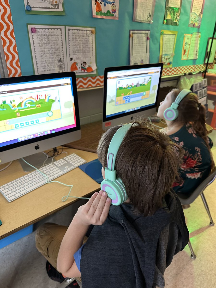 NipperCourtney's tweet photo. Mrs. Emery’s class at Watauga @WATWARRIORS1951 getting an intro into coding last week. They have been practicing with Code Monkey Jr. on Hour of Code. They are ready to up their game with more difficult coding this week! #WeAreRCSTN #HourOfCode https://t.co/q0uPqkOCfB