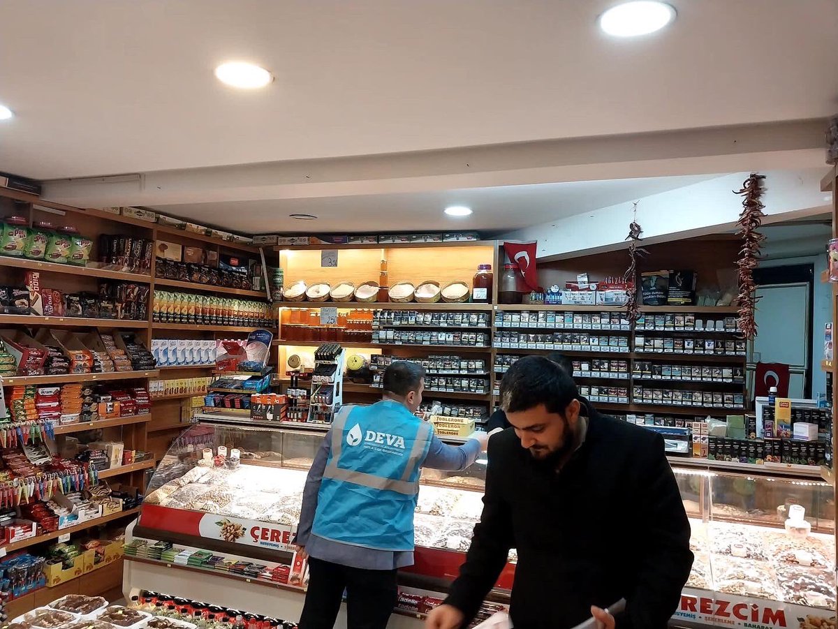 gencdevatuzla's tweet photo. Esnafımızın yanındayız. Dertleri ile dertleniyoruz DEVA GELDİ diyoruz 💧 https://t.co/YggSUnNI7B