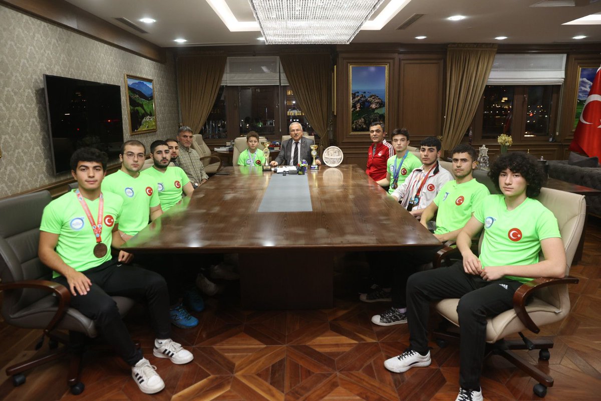 OrduBBld's tweet photo. Başarılarıyla bizleri gururlandıran kano takımımız ve kick boks sporcumuz ile Gençlik Hizmetleri Müdürümüz Kenan Şimşek, Kano Antrenörümüz Savaş Özcan ve Güreş Antrenörümüz Berati Öztop misafirimiz oldular. Nazik ziyaretleri için teşekkür ederiz. https://t.co/15fOr28J9b