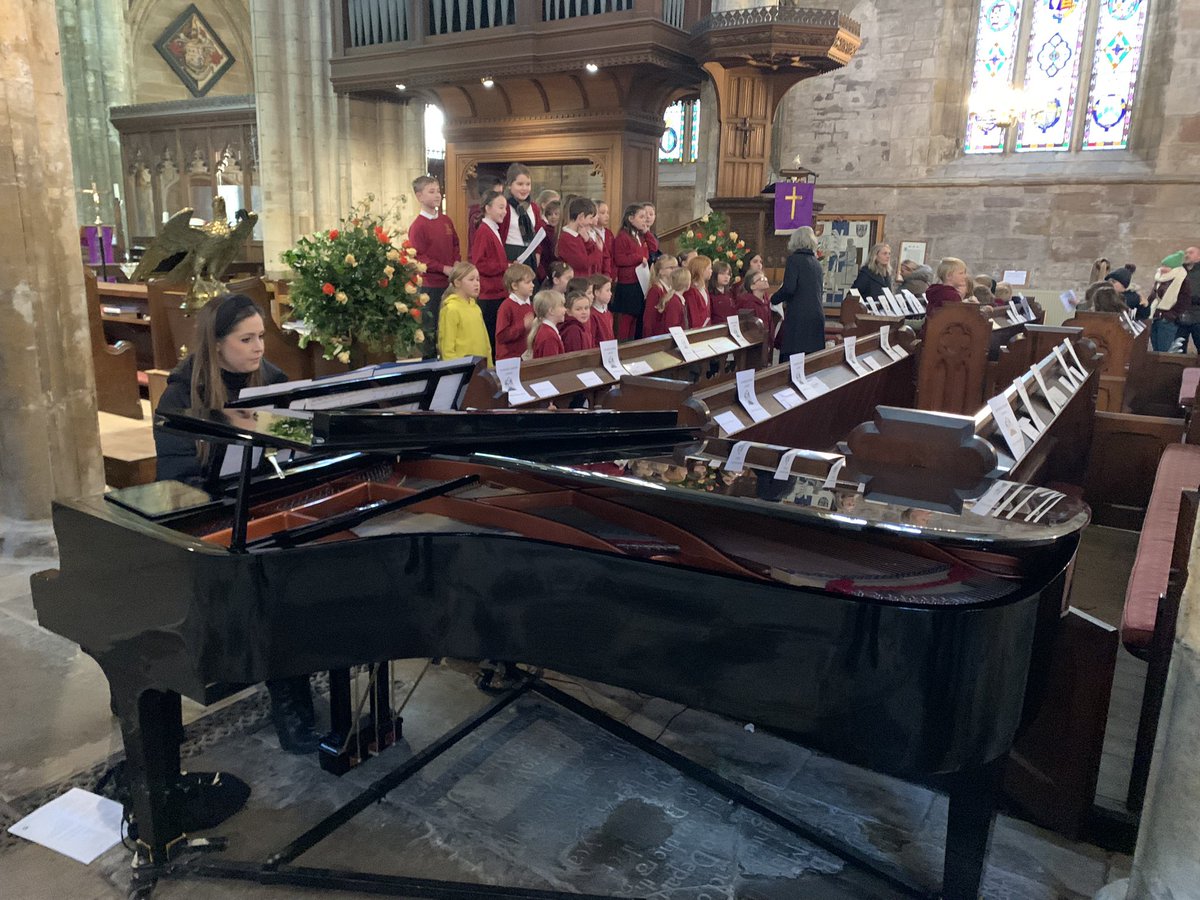What a wonderful Howden Juniors Christmas Carol Service @HowdenMinster today. 

Thank you to Miss Green and Mrs Hunt for making it happen - and to our school community for joining our celebration. #TeamHJS