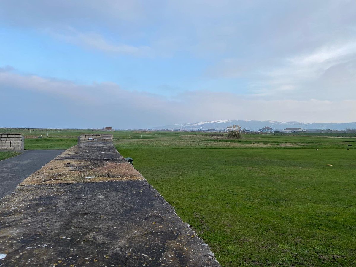 Shmoo1982's tweet photo. Bizarre was convinced it be closed again today, but will take it as managed to get a bit of Brucey bonus digging on the 18th tee ๐ช. #rhyl1890 #seadefenceproject https://t.co/nr60K9WVQF