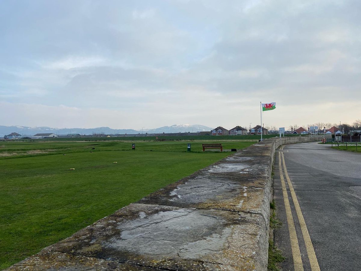 Shmoo1982's tweet photo. Bizarre was convinced it be closed again today, but will take it as managed to get a bit of Brucey bonus digging on the 18th tee ๐ช. #rhyl1890 #seadefenceproject https://t.co/nr60K9WVQF