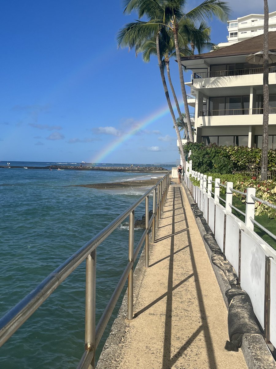 justinsinclaiir's tweet image. I am very grateful to have experienced an official visit to the University of Hawai’i. I definitely enjoyed my time in paradise for it is, without a doubt, a special place. Thank you to all of my Braddahs for making this TRUTH! #FORDA808 #BRADDAHHOOD 🌈🟢