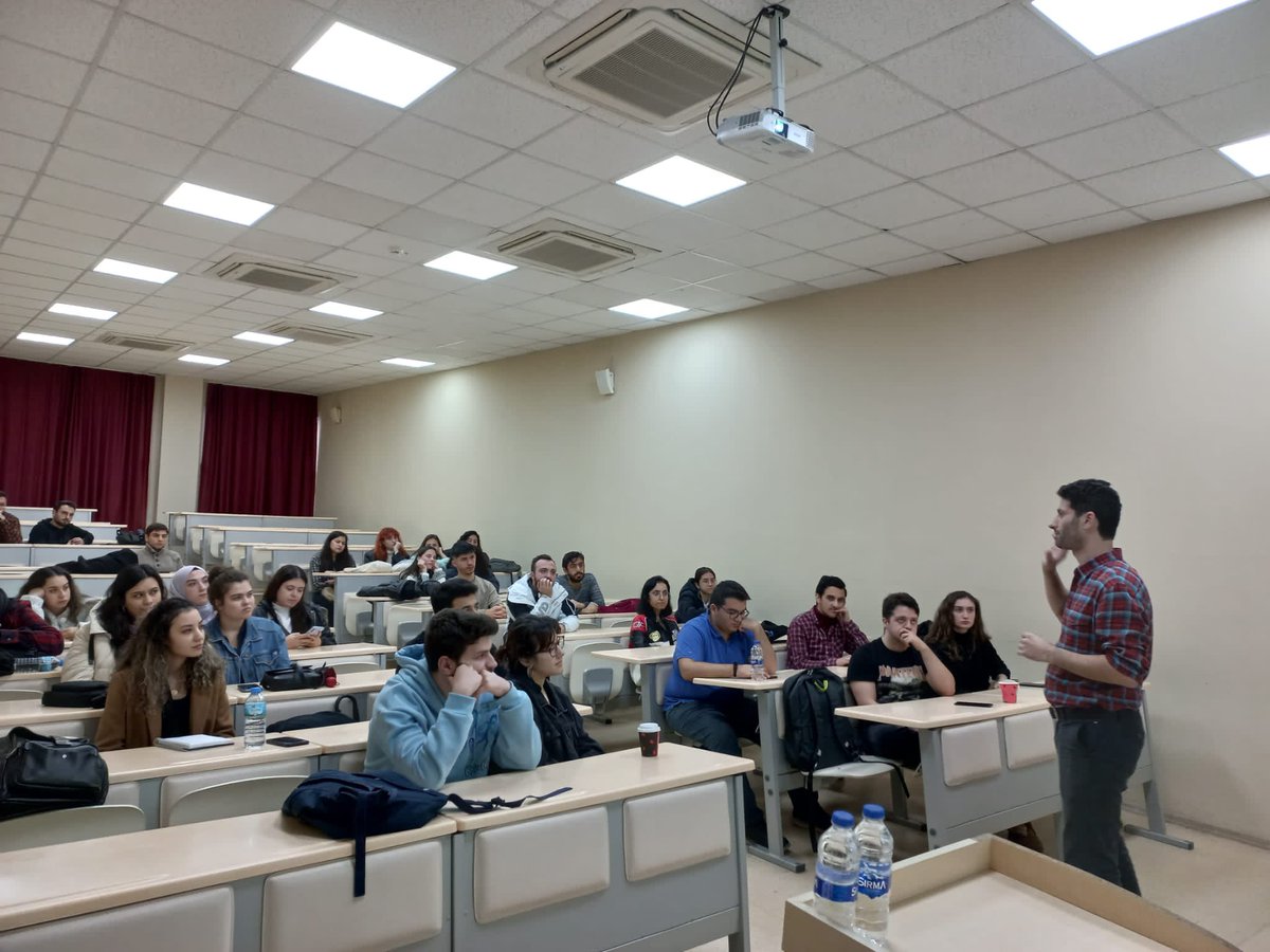 "İngilizceyi Geliştirme ve Etkin Kullanma Yolları " başlıklı seminerimiz verimli bir şekilde gerçekleşmiştir.
Değerli sunumları için Doç. Dr. Buğra Kalkan’a teşekkür ederiz.Gelecek etkinliklerimizde görüsmek üzere.💐✨