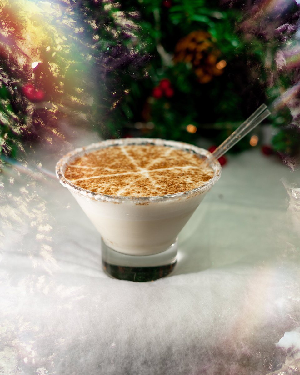 Introducing the 'Snowstar Martini'
Cocktail 🍊 ❄️ 

Available on our Christmas Cocktail menu throughout the whole of December! ❄️ 🎅🏻 ☃️ 

Ingredients:
White Chocolate Liqueur 
Orange Liqueur
Vanilla Syrup
Skimmed Milk or Oat Milk