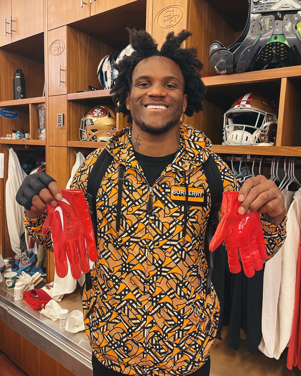 49ers's tweet image. RT for the chance to win signed gloves from @itslilmooney! #ProBowlVote 

No purchase necessary. Official rules: 49rs.co/pbgsweeps