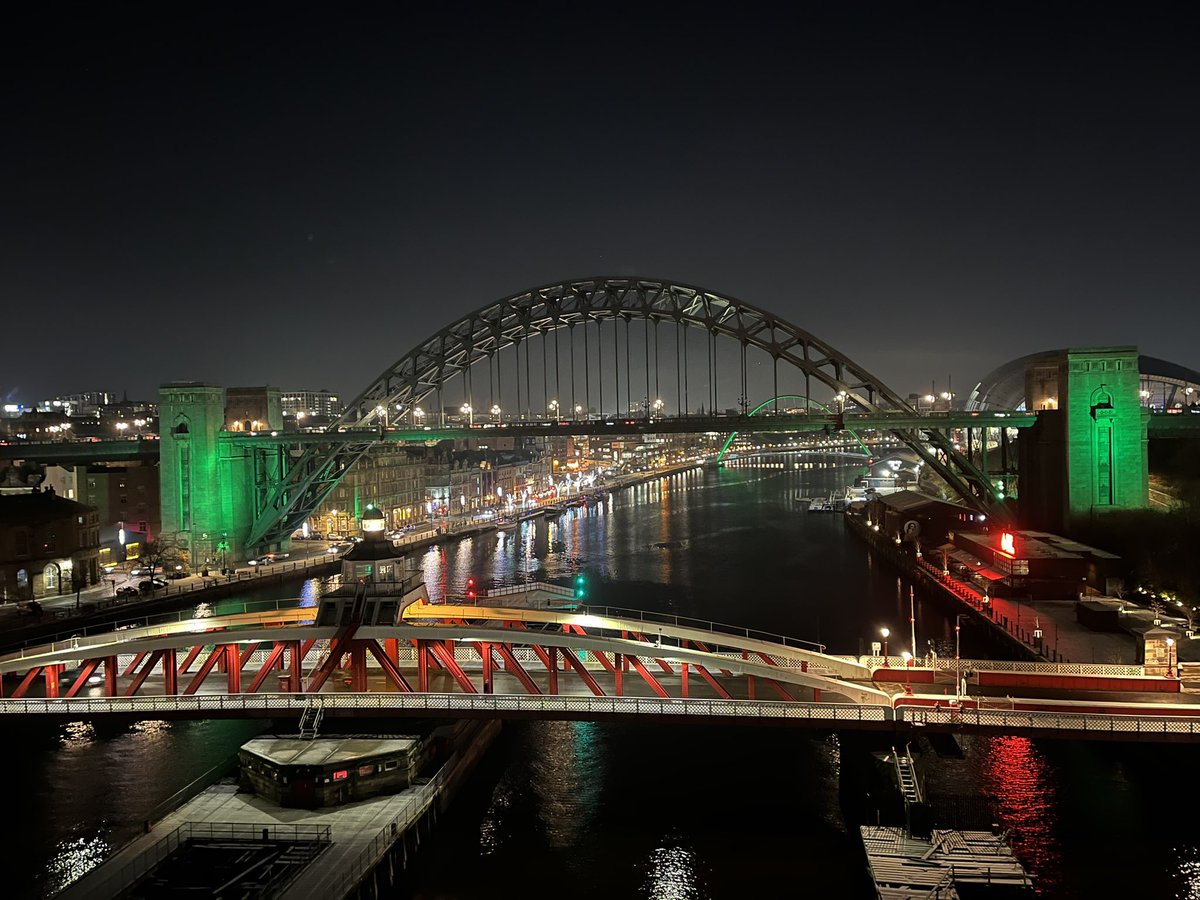 An emotional tribute over The Tyne tonight. Iconic bridges over Newcastle and Gateshead turn green in memory of Gordon Gault. 💚

The 14 y/o tragically died after a stabbing in Elswick last month. The second local teen killed by knife crime in recent months. Has to stop.
