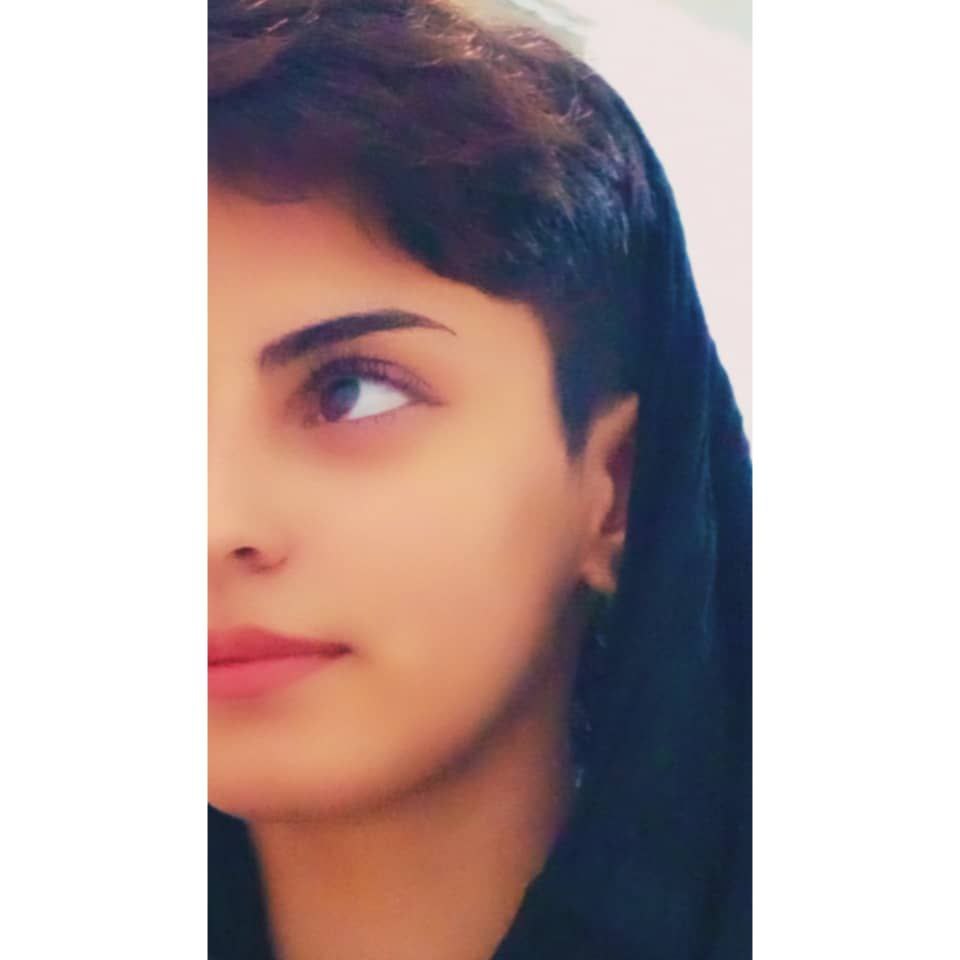 Kr_ayl's tweet photo. سونیا دختر ۱۶ ساله‌ آبدانانی که طعم زندگی را نچشیده در حکم بدوی به محاربه محکوم شده.
 توی ۲ ماه اخیر خانواده‌اش رو وادار به سکوت کردند. در این مدت تحت شکنجه شبانه‌روزی و بدون وکیل از او اعتراف گرفتند.
صداش رو به دنیا برسونید.
 ریتوییت کنید لطفا
#سونیا_شریفی 
#مهسا_امینی 
#آبدانان https://t.co/EgAX09Xfkg