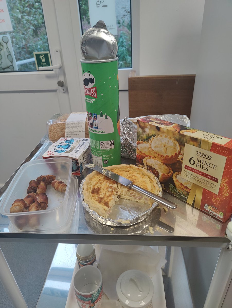Sophie Stanley (@kernowfootlady) on Twitter photo Working with the Tuesday dream team today <a href="/cftpodiatry/">Cornwall NHS Podiatry Service</a>. We never have time to all sit and have lunch together. But today we all took 15 synchronised minutes to stop, eat mince pies, and talk non work.
15 minutes changed our day positively. 🎄 Working with the Tuesday dream team today <a href="/cftpodiatry/">Cornwall NHS Podiatry Service</a>. We never have time to all sit and have lunch together. But today we all took 15 synchronised minutes to stop, eat mince pies, and talk non work.
15 minutes changed our day positively. 🎄