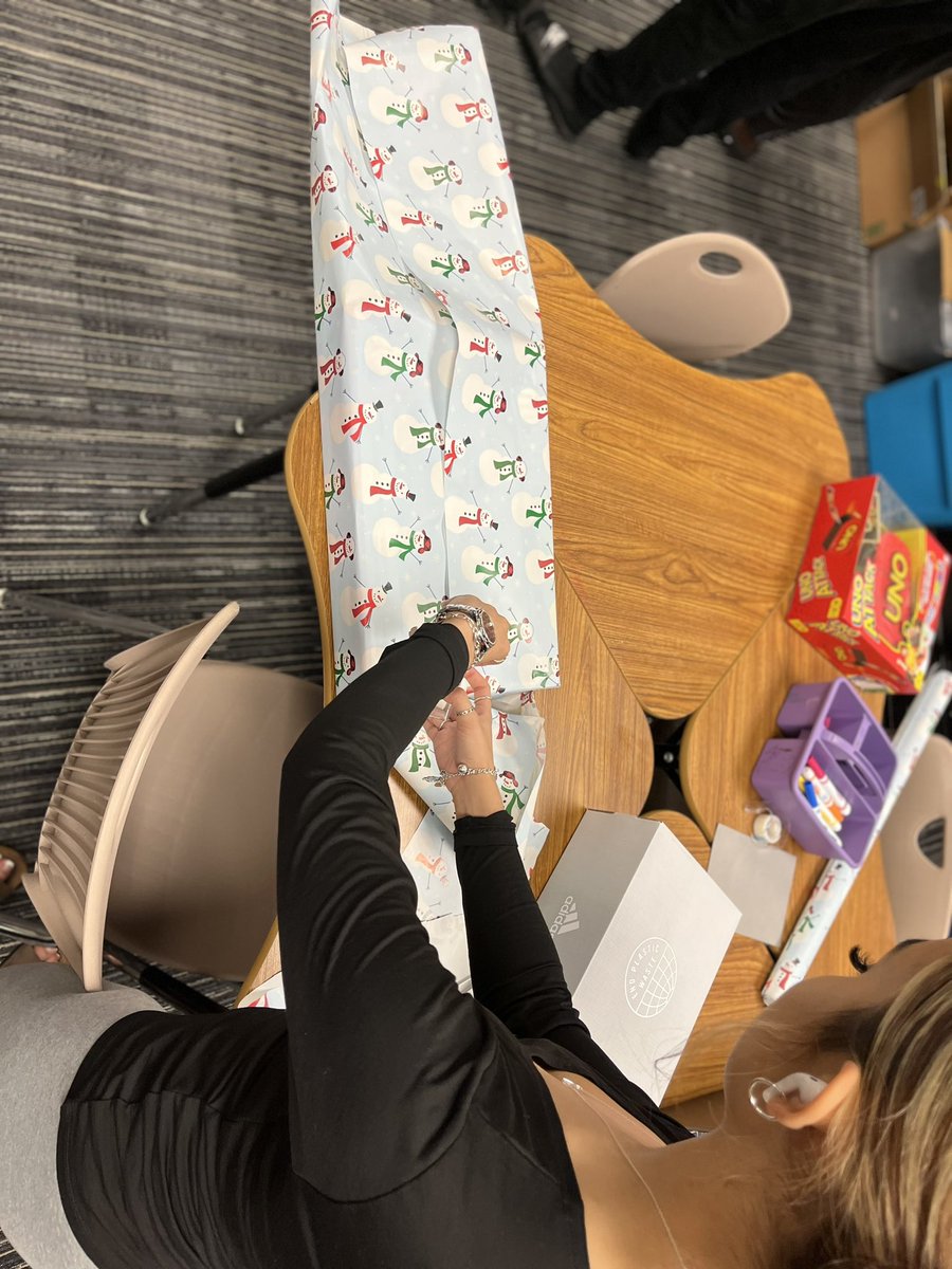 CoachByrd323's tweet photo. Proud Pals Coordinator todayโฆDropped off gifts for 6 kiddos in our community, who our @MaydeCreekPals Sponsored for Holidays this year. I challenged them with this initiative in November, they completely, KNOCKED out of the park! True #CommunityChangers https://t.co/pkVhWM3qW0