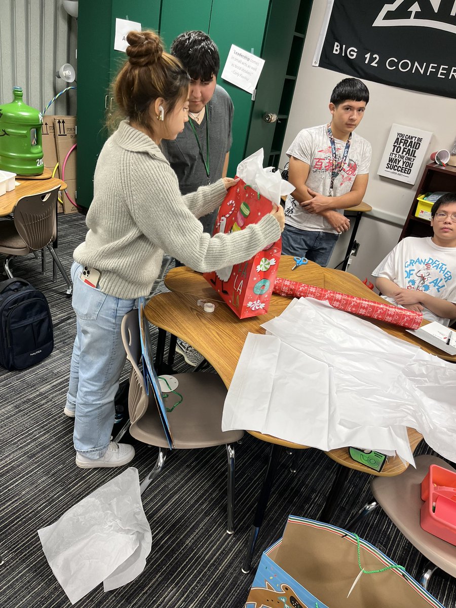CoachByrd323's tweet photo. Proud Pals Coordinator todayโฆDropped off gifts for 6 kiddos in our community, who our @MaydeCreekPals Sponsored for Holidays this year. I challenged them with this initiative in November, they completely, KNOCKED out of the park! True #CommunityChangers https://t.co/pkVhWM3qW0