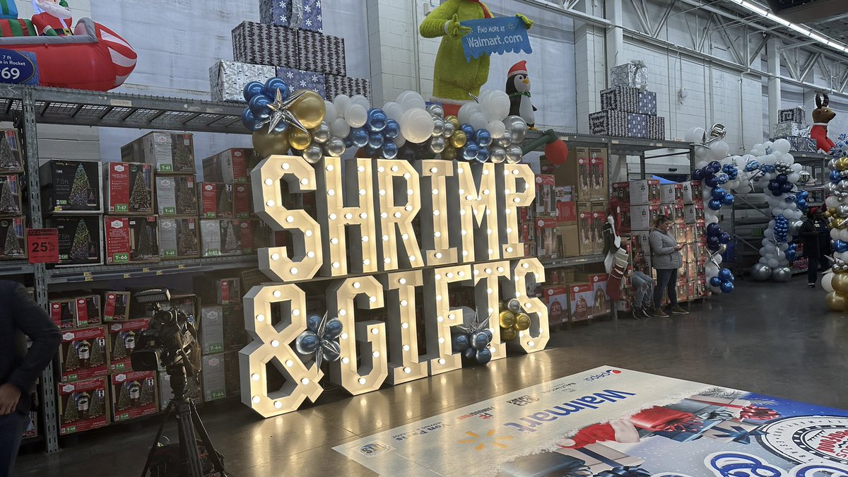 TJSmithSocial's tweet photo. I’m so excited! The calm before the storm!! #FamousFund @JimmysSeafood Shrimp &amp; Gifts with @Walmart and @PepsiStronger!! https://t.co/FI4pkNd016