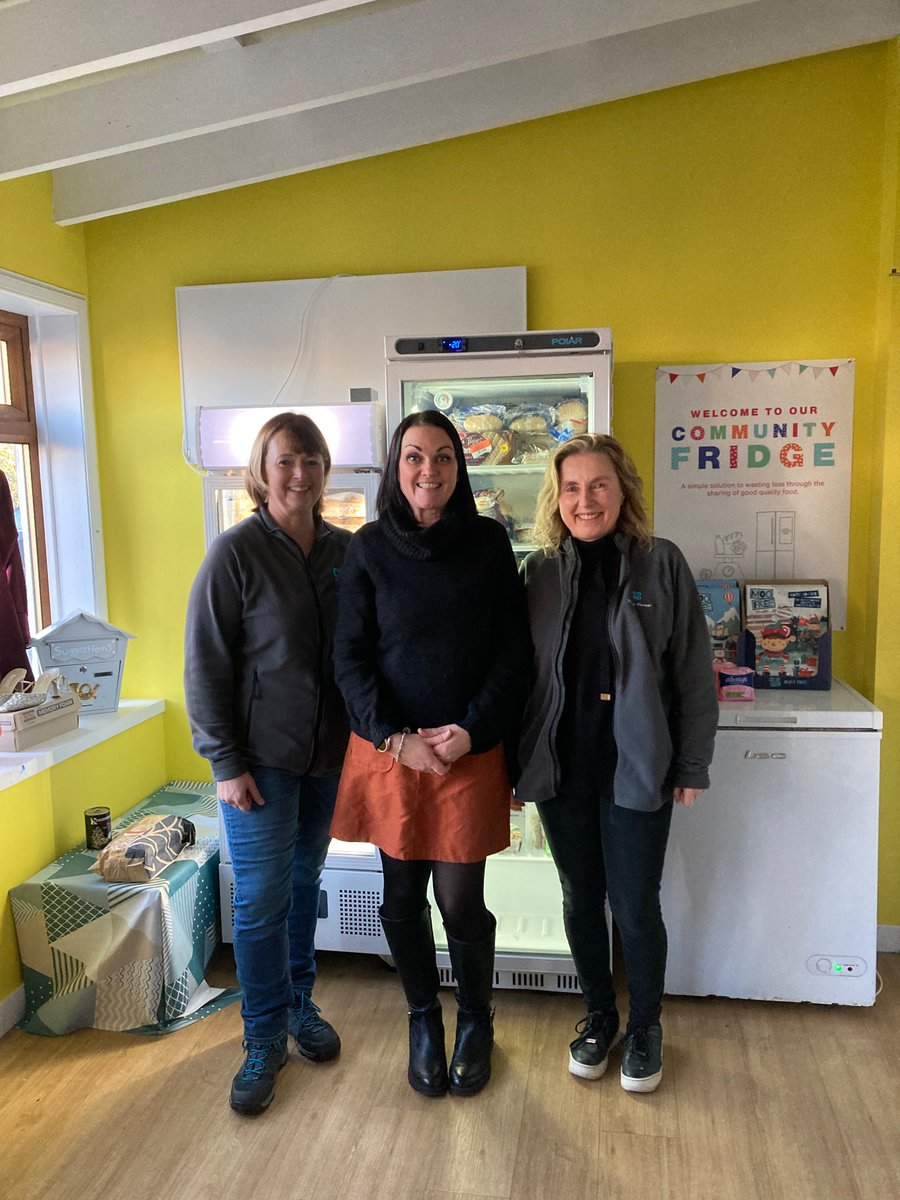 IslayCo's tweet image. All things @coopuk  #CommunityFridge today. Great to see Aisling and Emma filling the fridge and to hear about future plans 💙 Thank you @SarahJaneMalon2 for turning up on your day off 🤩  #ItsWhatWeDo #MYFOS #PortEllen @CoIslay @Tom_MPM @Poody1976