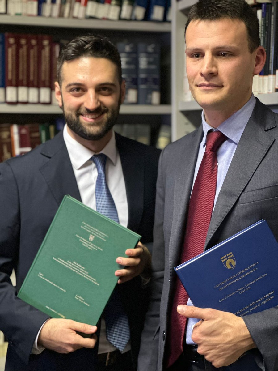 Sparwy's tweet photo. Nuovi dottori di ricerca in giro🤓 @UniGenova https://t.co/8Pj3pJEzaV