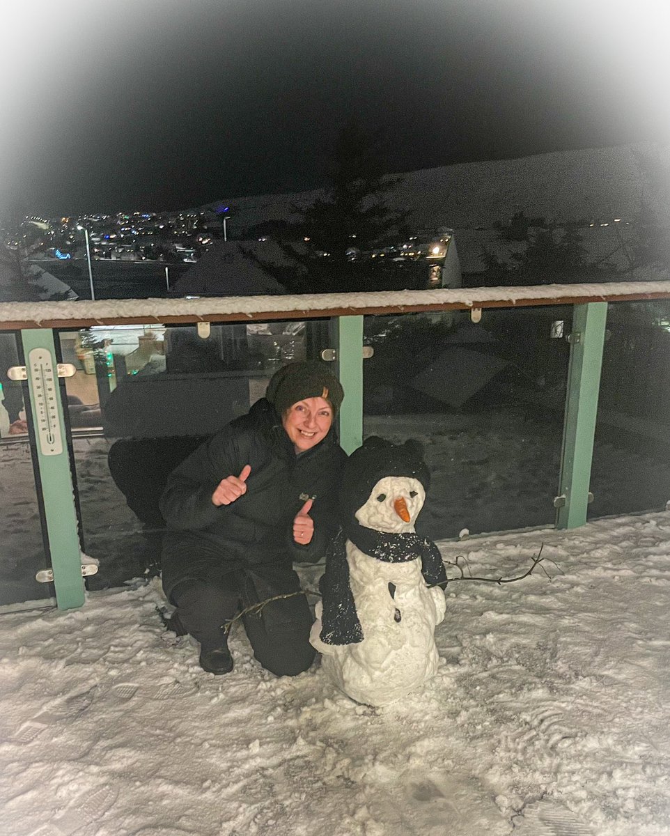 AimeeS74's tweet photo. You’re never too old to build a snowman ⛄️ ❄️ #snowfall #snow #snowman #shetland #enjoythefunthingsinlife https://t.co/F1MJSPCeux