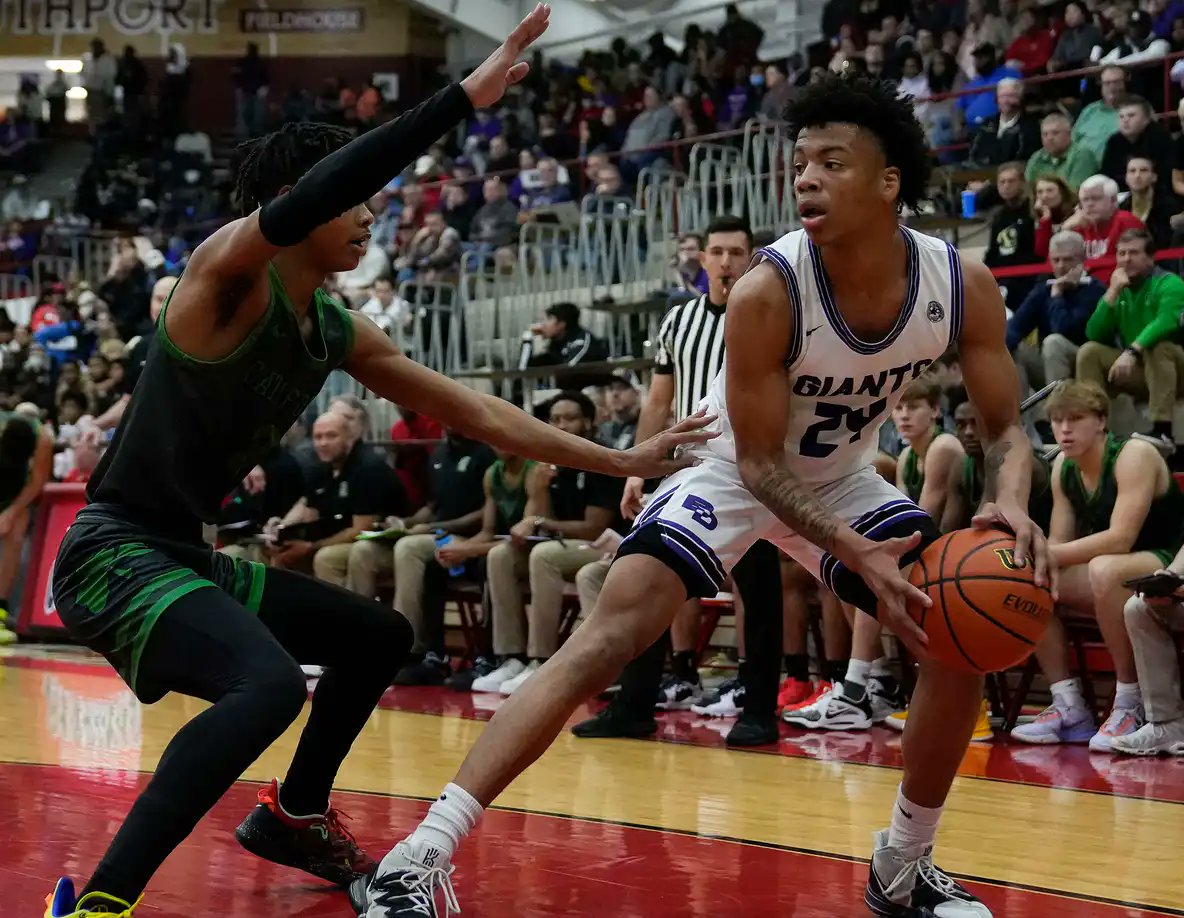 This week's high school basketball Fab 15 has a new No. 1, two new entries and some teams on the rise. bit.ly/3PpW8GR