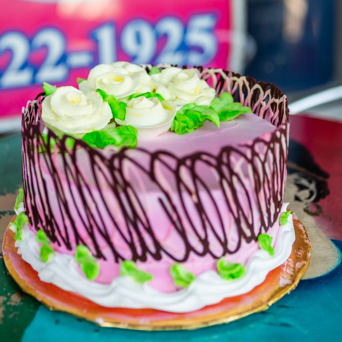 elaguilabakery's tweet photo. It can be a pretty busy time of year for a lot of people, so if you ever need someone else to bake that cake for you, we'll be here to help! #ELAguila #MexicanBakery #LosAngeles #LA #LABakery https://t.co/lYgOYLRKq1