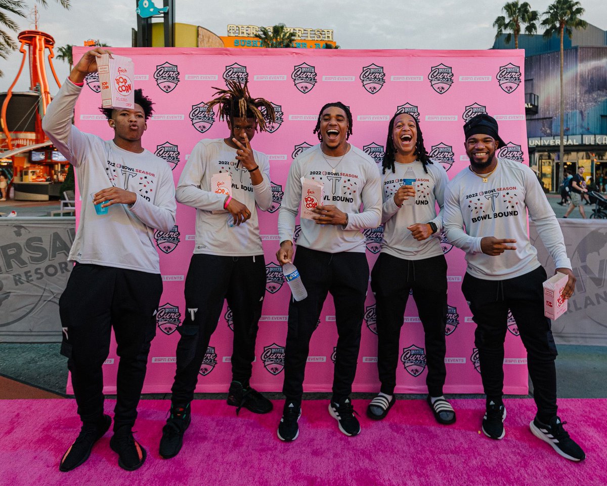 CureBowl's tweet photo. We had a great time welcoming the Troy Trojans and UTSA Roadrunners at Universal CityWalk last night! Be sure to stay tuned for a fun week of Bowl Week events presented by Duluth Trading Company.

#OrlandoGoesPink #TackleThis #BowlWeek #BowlSeason https://t.co/ANBEWxRAGV