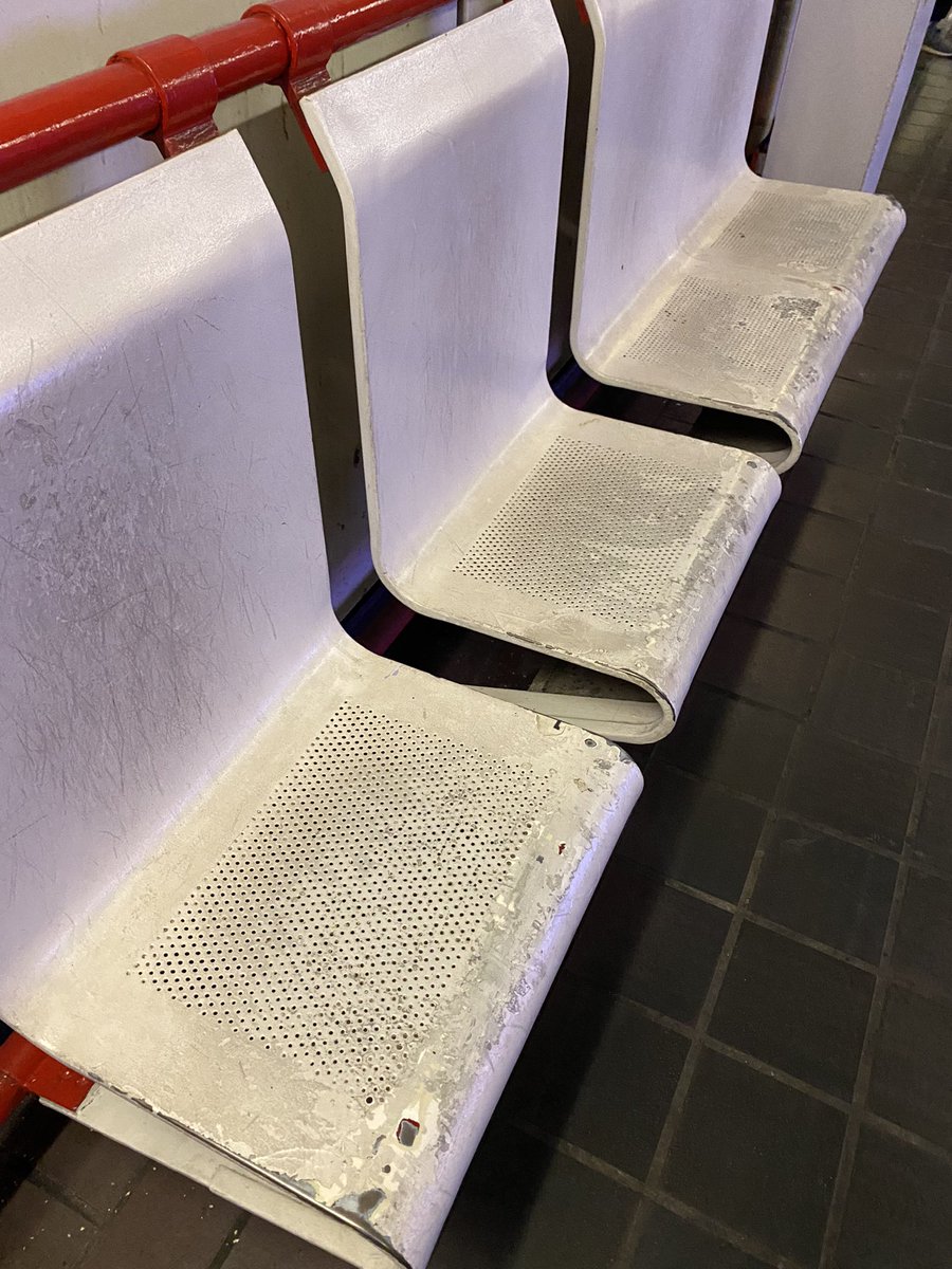 LL201911's tweet photo. @TransLink Time to do some renovation or replacement?
Granville station https://t.co/vOa4hkcsZb