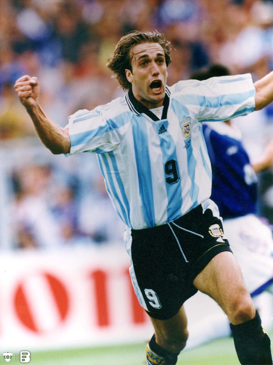 _BeFootball's tweet photo. Il dépasse le grand Gabriel Batistuta, qui était à 10 buts ! https://t.co/RYtgl6c8LB