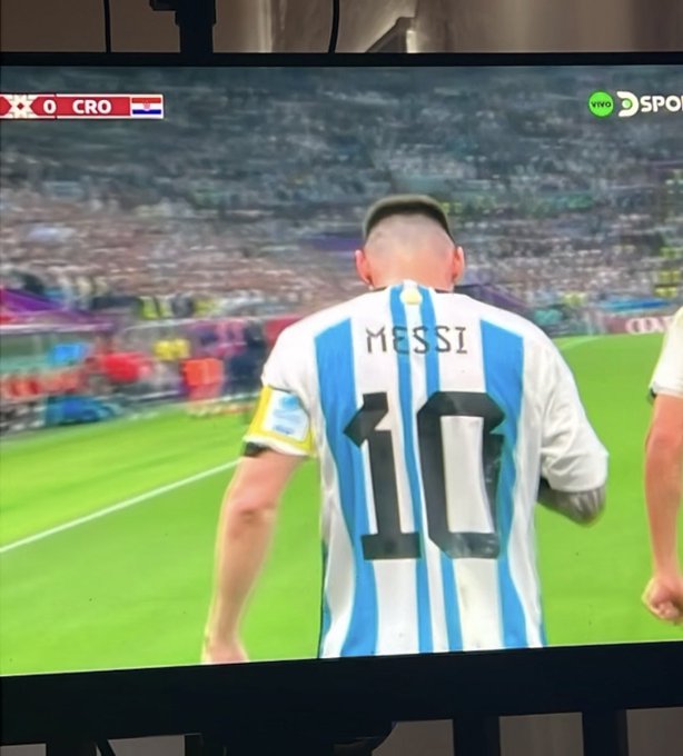 QUE GOLAZO MESSI https://t.co/vlYiJYy79M