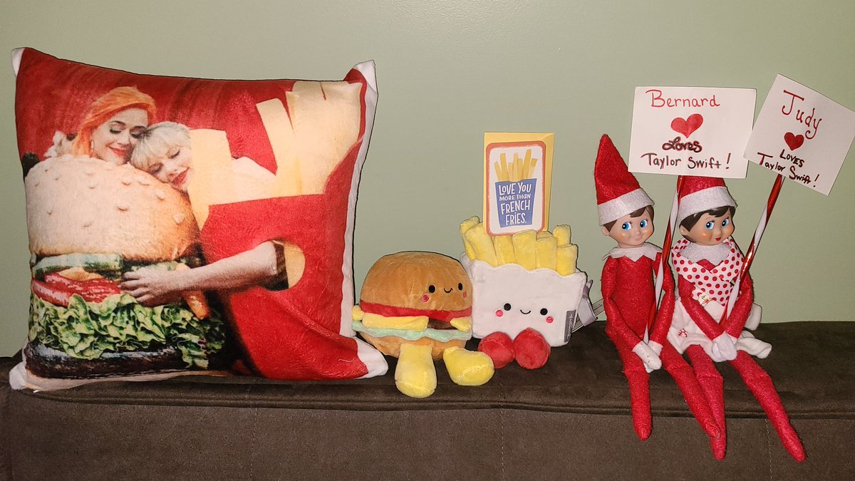 beckbeckboo's tweet photo. @taylornation13 @taylorswift13  
Our @elfontheshelf has been celebrating #TaylorSwift    birthday for 9 years. My #TinySwiftie LOVES that she will wake up on #December13th and know they will do something for Taylor.❤️
#HappyBirthdayTaylorSwift
#elfontheshelf

https://t.co/x0y0A3x62N https://t.co/uasHY3b9LJ