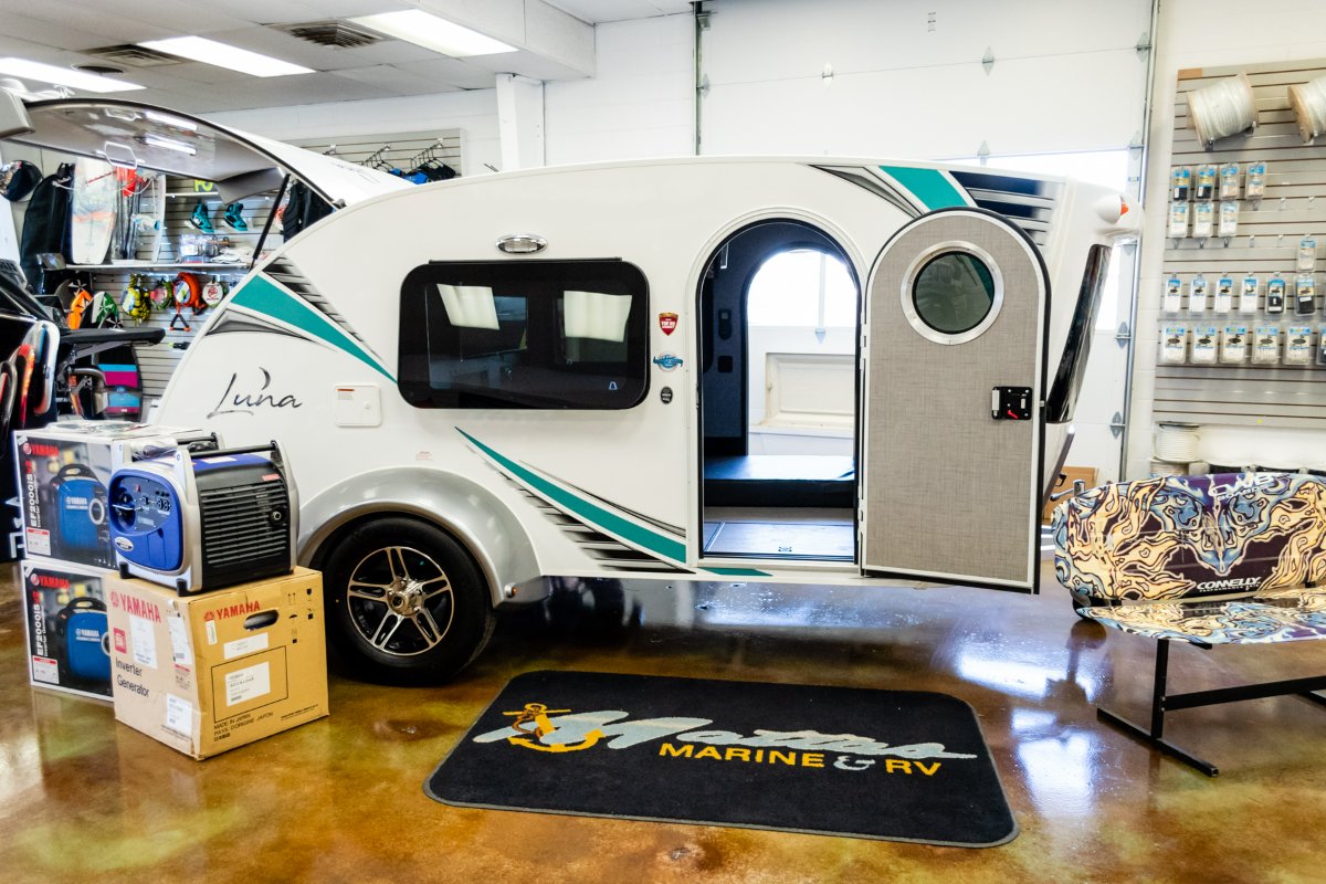 MattasMarine's tweet photo. Your chariot awaits, and it's got a great price tag! Come by #MattasMarineAndRV, and we'll help you find the perfect camper for your needs. #COMarineLife #Colorado https://t.co/N4IKq01Ev9