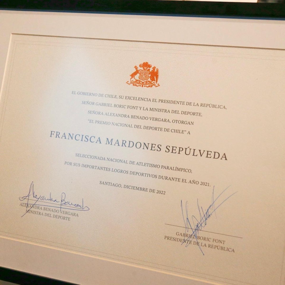 Muy feliz de haber recibido el Premio Nacional de Deportes, máximo reconocimiento que puede entregar el Estado de Chile a un deportista Nacional. Un orgullo haber compartido escenario con Jaime Fillol que recibió el premio a la trayectoria!! 👏🏻👏🏻❤️#ChileCompite <a href="/MindepChile/">Ministerio del Deporte</a>