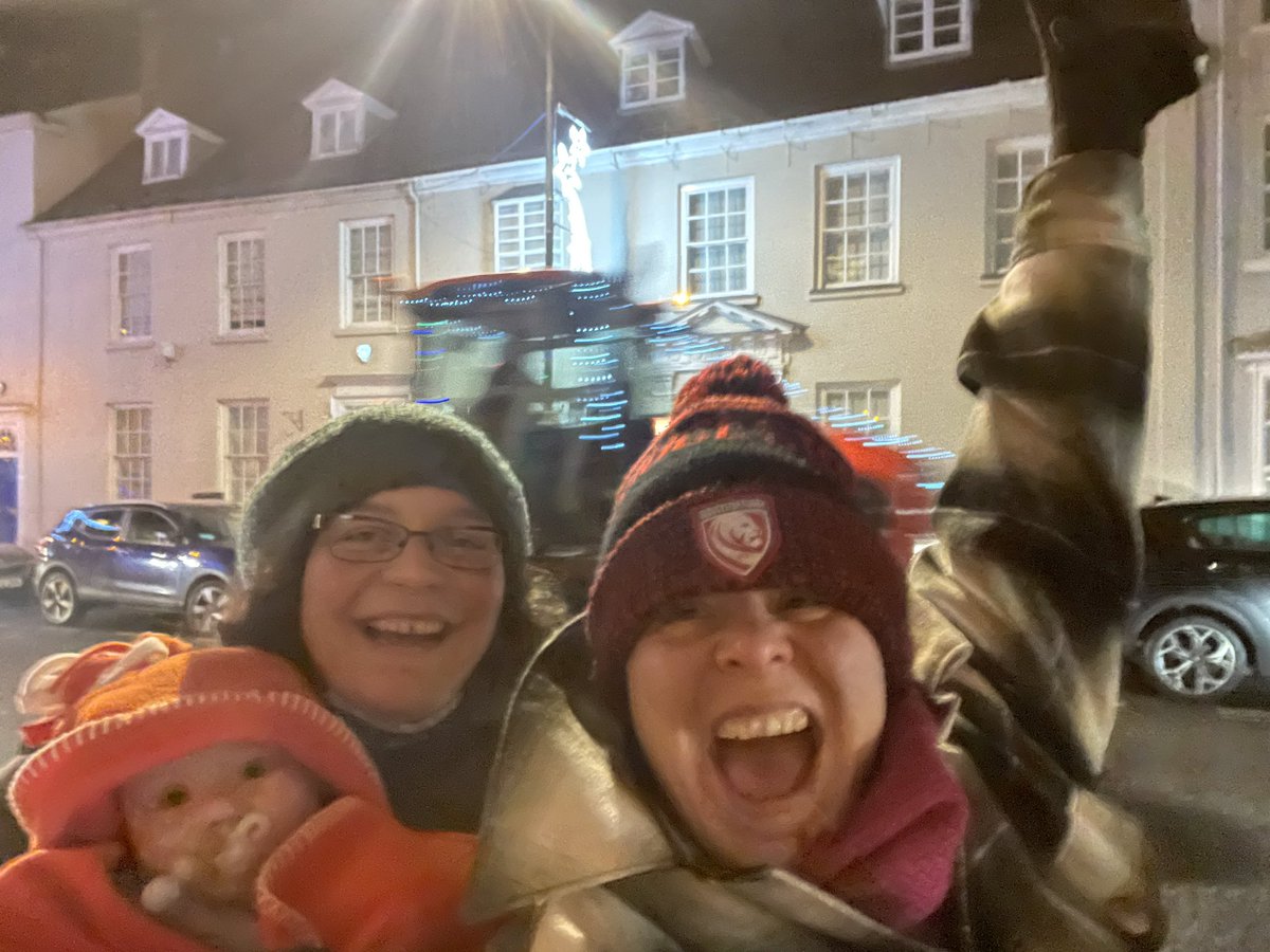 warwick_books's tweet photo. Warwickshire Young Farmers put on a fantastic tractor run through Warwick, 100 of them decked out with Christmas lights! We LOVED it ❤️🚜🎄please donate to @MollyOllys #youngfarmers #tractors #christmas https://t.co/YTPMaFkuts