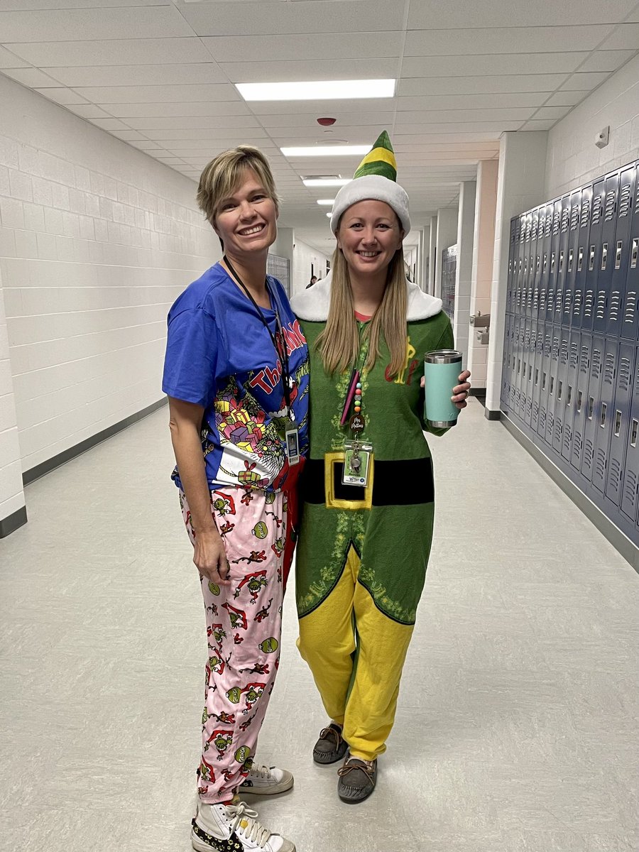 Mrs_MathewsNPMS's tweet photo. 6A Christmas cheer! #itsagrizzlything https://t.co/MHjg6xGblt