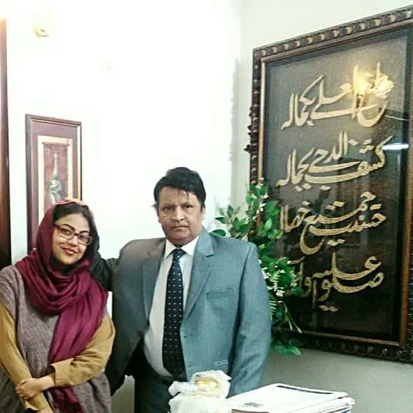 ReviewsKms's tweet photo. Throwback 2015...
Ammi's birthday celebration at Omer bhai's office. Rest in eternal peace mere bhai, the one and only Comedy King Omer Sharif #omersharif #umershareef #comedyking #merabhai https://t.co/TBtsLrNIwR