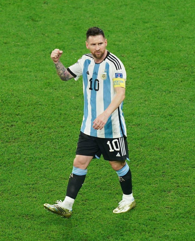 LandreM10's tweet photo. RECORD-BREAKING MESSI

Lionel Messi becomes Argentina's all-time leading World Cup goalscorer with 11 goals

1️⃣1️⃣ Messi 
1️⃣0️⃣ Batistuta
#Messi𓃵
#FIFAWorldCup
#الأرجنتين_كرواتيا https://t.co/nsFFgQeInZ