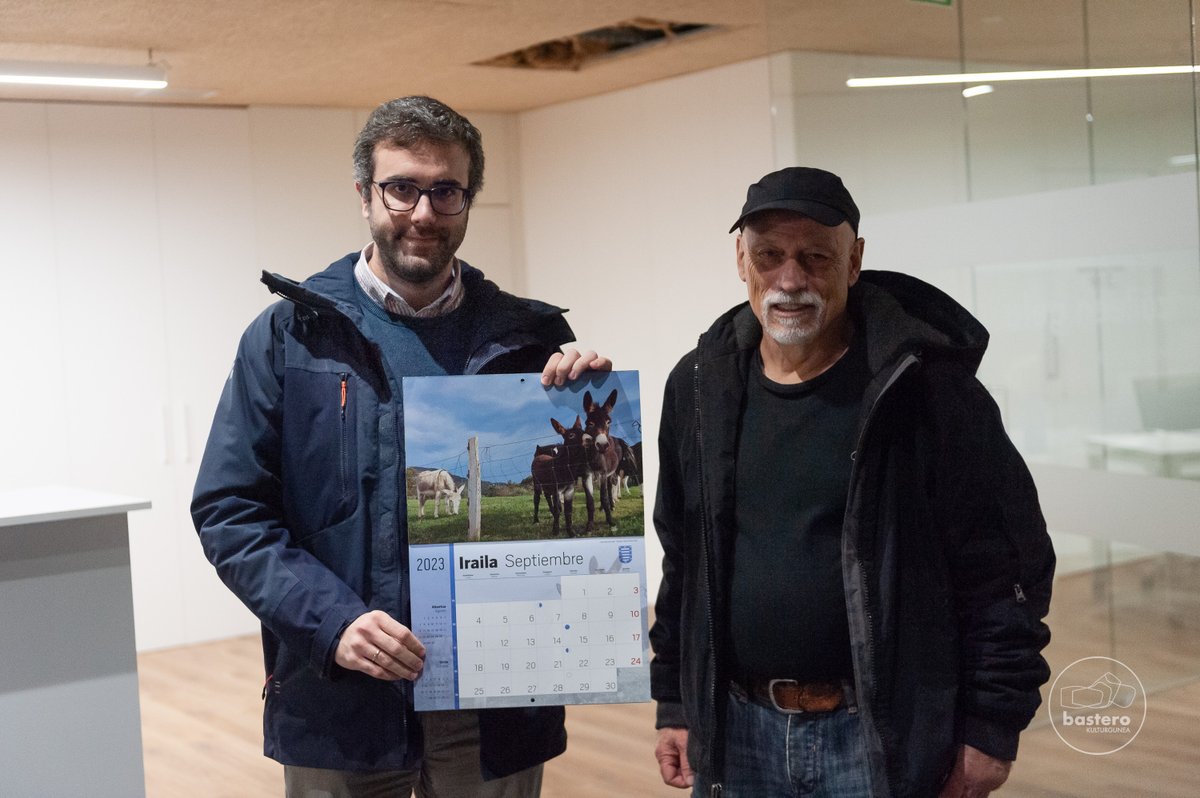 AndoaingoUdala's tweet photo. #Iraila: Julian Guerrero, "Leizotzeko astotxoak"

#Urria: Unai Ormazabal, "Iluntasunerantz aske"

#Azaroa: Maria Alonso, "Udazkena"

#Abendua: Aitor Alkain, "Usabelartza bidean" https://t.co/czH3H8qeHp