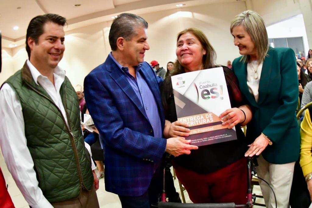 mrikelme's tweet photo. 📜✅ Hoy, después de años de esfuerzo y trabajo, 235 familias nigropetenses obtuvieron la certeza jurídica de su patrimonio. (1/3) https://t.co/7jeFoJzHCX