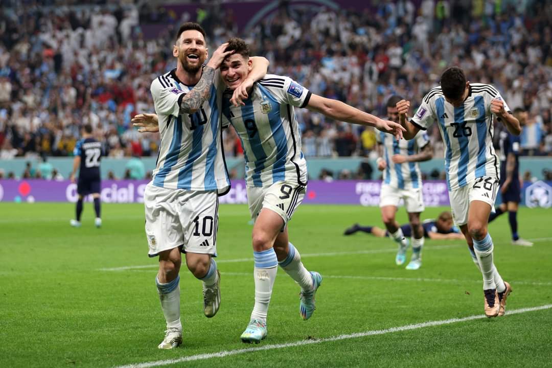 sauvikacharyya's tweet photo. Advantage @Argentina with a lead of 2-0 against @HNS_CFF!

#ArgentinaVsCroatia #FIFAWorldCupQatar2022 https://t.co/8AyzzrkJqW