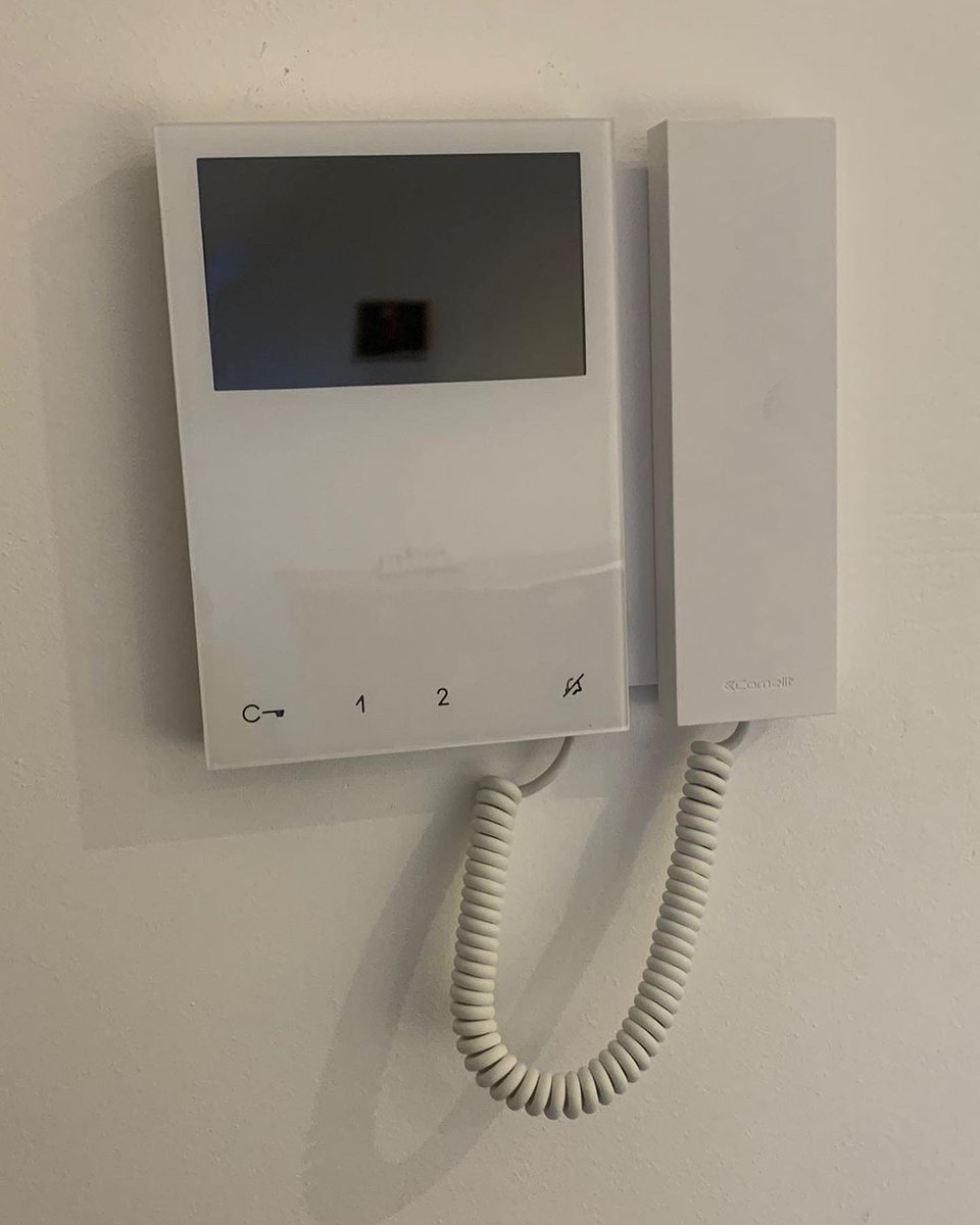 LTMLtd's tweet photo. New @ComelitUK #video #intercom installed in #Enfield #EN2
#Ultra modular panel ✅
#6701W video #handset ✅
0208 432 0843
info@londontesting.net
https://t.co/c6hleeGBGE
#comelit #intercominstallation #intercomrepair #blockmanagement #propertymanagement #estatemanagement https://t.co/2wlbOEIiS1