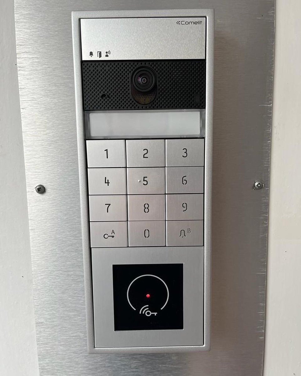 LTMLtd's tweet photo. New @ComelitUK #video #intercom installed in #Enfield #EN2
#Ultra modular panel ✅
#6701W video #handset ✅
0208 432 0843
info@londontesting.net
https://t.co/c6hleeGBGE
#comelit #intercominstallation #intercomrepair #blockmanagement #propertymanagement #estatemanagement https://t.co/2wlbOEIiS1