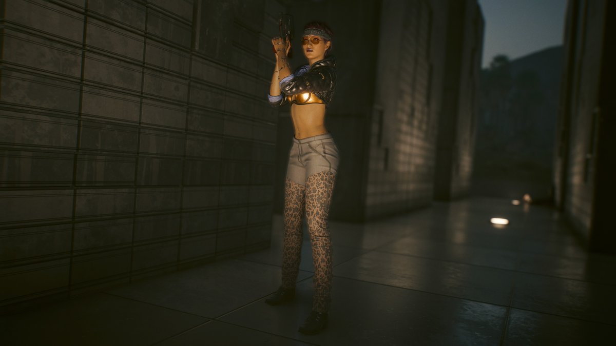 Videogame logic: Animal print jeans, a gold bra and half jacket offer more protection than a full set of Militech tactical gear. Makes total sense, V looks good here. #PS5Share, #Cyberpunk2077