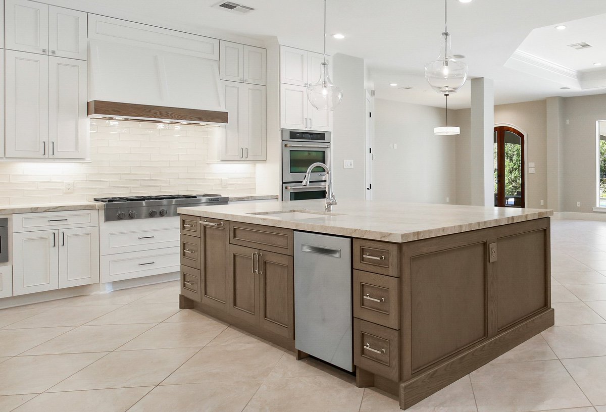 Transform your kitchen into a master chef's paradise with these incredible design ideas! #kitchendesign #interiordesign #kitchensoftwitter