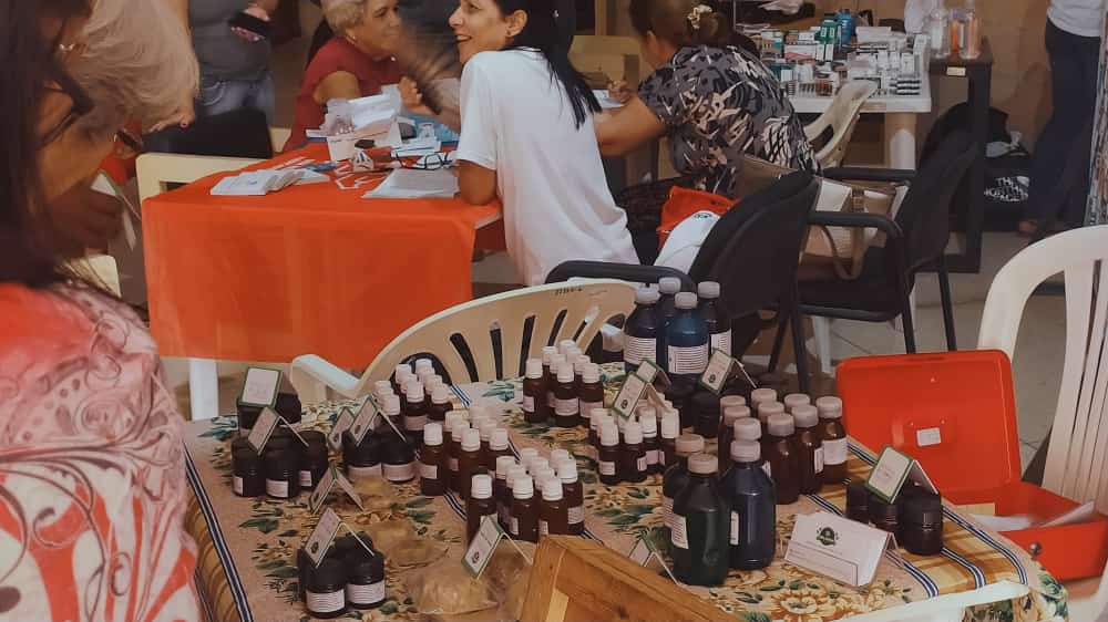 #EnDesarrollo El <a href="/ISRICuba/">ISRI Cuba</a> abre sus puertas al grupo <a href="/DeCorazonCuba/">#DeCorazón</a> que se presenta con su misión humanitaria de recibir donaciones y entregar medicamentos a los más necesitados.

#OrgulloISRI
#DeLaTallaDeRoa
#DeCorazón