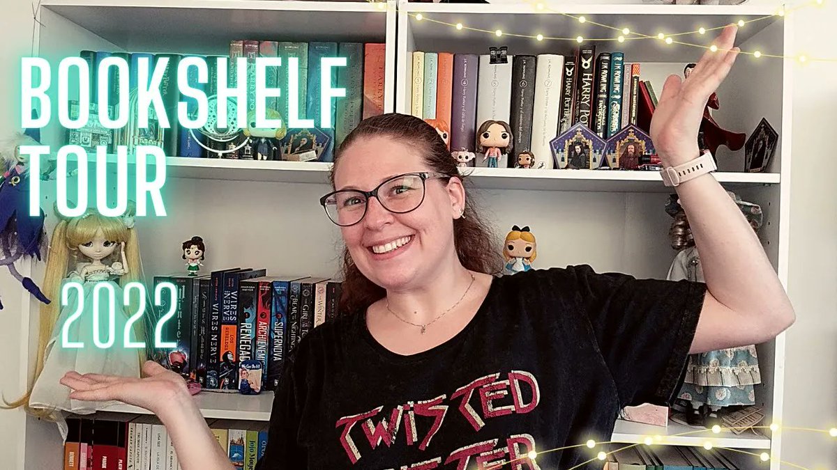 PauRW's tweet photo. Para los que quieren conocer mi biblioteca personal, les comparto mi bookshelf tour de este año:
(pueden verlo de a poquito jaja y a ver si adivinan más o menos cuántos libros tengo)
https://t.co/9oL2ySS3Gh
#booktube #bookshelftour https://t.co/XkP7hd0kDb