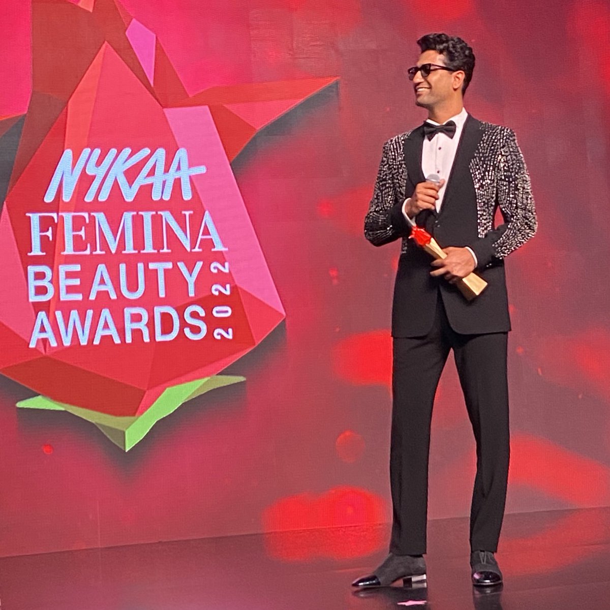 Let's hear it for the Icon of the Year at Nykaa Femina Beauty Awards, ⁦@vickykaushal09⁩ #Nykaa #NykaaFeminaBeautyAwards2022 #NFBA2022 #FeminaIndia #NFBA #NykaaFeminaBeautyAwards #VickyKaushal