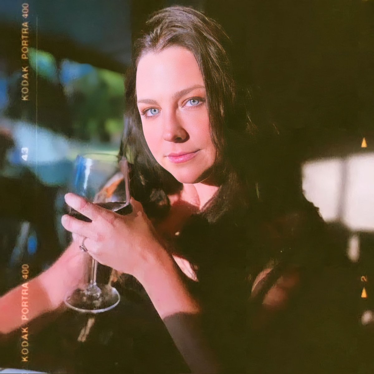 Ev_Fanatic's tweet photo. She's so prettyyyyy. Happy Birthday Amy. 🥺🖤 https://t.co/OV4JsKCHXR