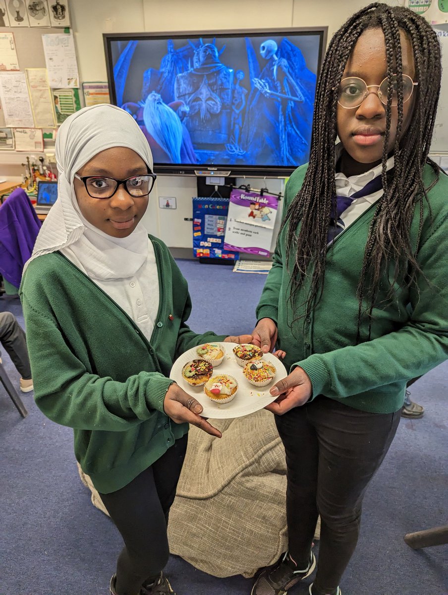 St_JosephsP6's tweet photo. Christmas cupcakes by Primary 7! 🎂🍰😍 @stjosephsedin https://t.co/YEg6f7So6y