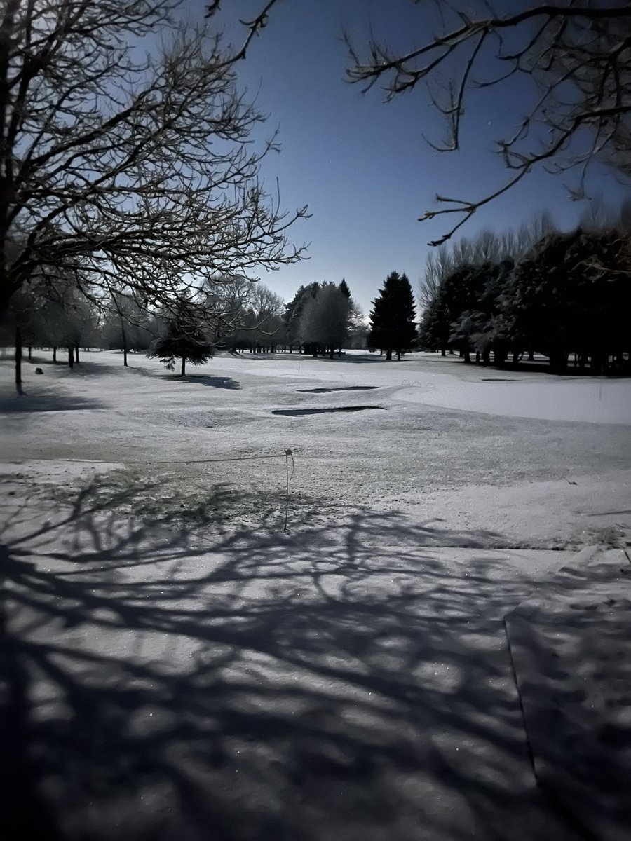 0Greenkeeper's tweet photo. Doesn’t look like there’ll be a thaw anytime soon! https://t.co/THlMM5xPmU