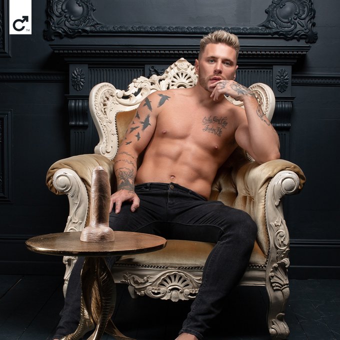Hustler  @joshmoorexxx  https://t.co/IRut0KdiFD https://t.co/WK9i7wcXPn