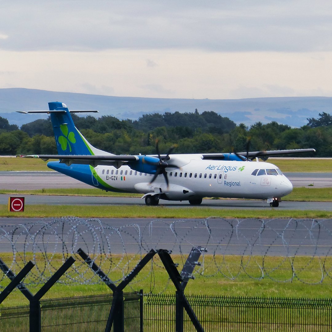 Michaelflying28's tweet photo. Aer Lingus Regional operated by Emerald Airlines ATR 72-600 EI-GZV arriving at Manchester Airport from Dublin Airport 23.7.22.
#aerlingus #aerlingusregional #emeraldairlines #atr #atraircraft #atr72 #atr72lovers #atr72600 #atr72_600 #atr72600series #atr72600lover #atr600 https://t.co/aAJci9SRDz