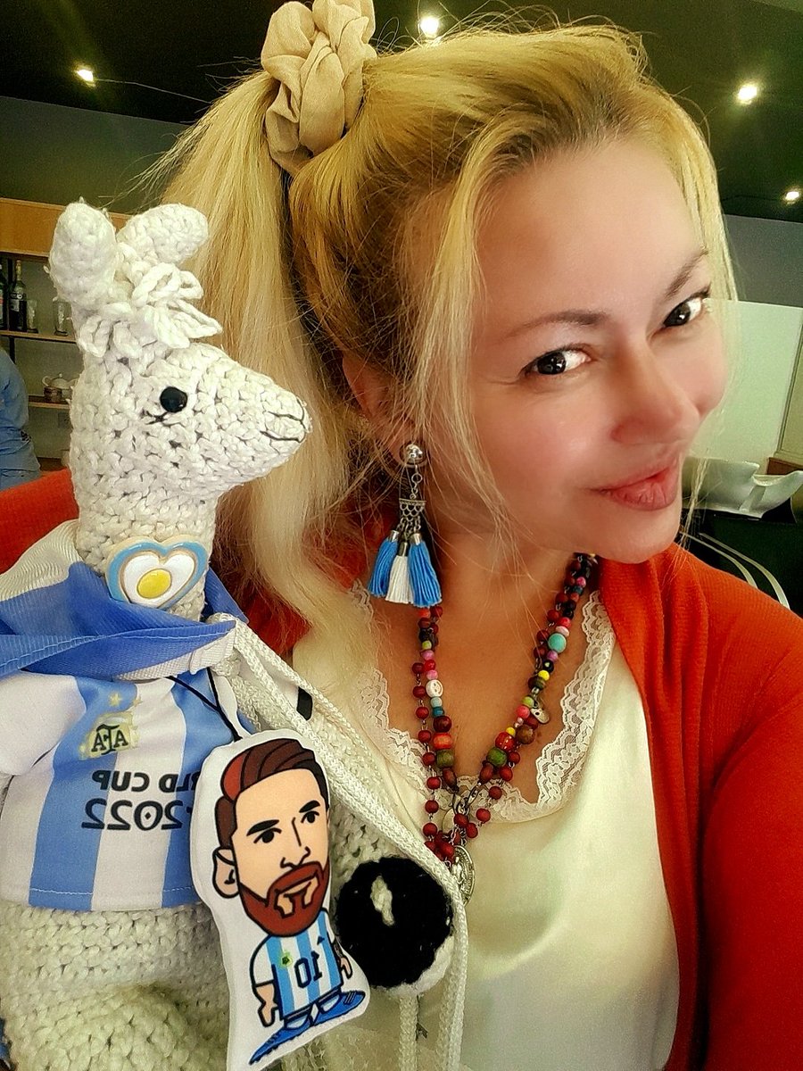 EleoValentini's tweet photo. ¿Yo cabulera? 😁
Vamos Argentina‼️🙏🇦🇷💪
#TeAmoJulian #QueGolazo #MessiMessi #ArgentinaVsCroatia
#Argentina #Qatar2022   
#QatarWorldCup2022
#VamosArgentina 🇦🇷 🇦🇷 🇦🇷 https://t.co/hY5XMTJVpJ