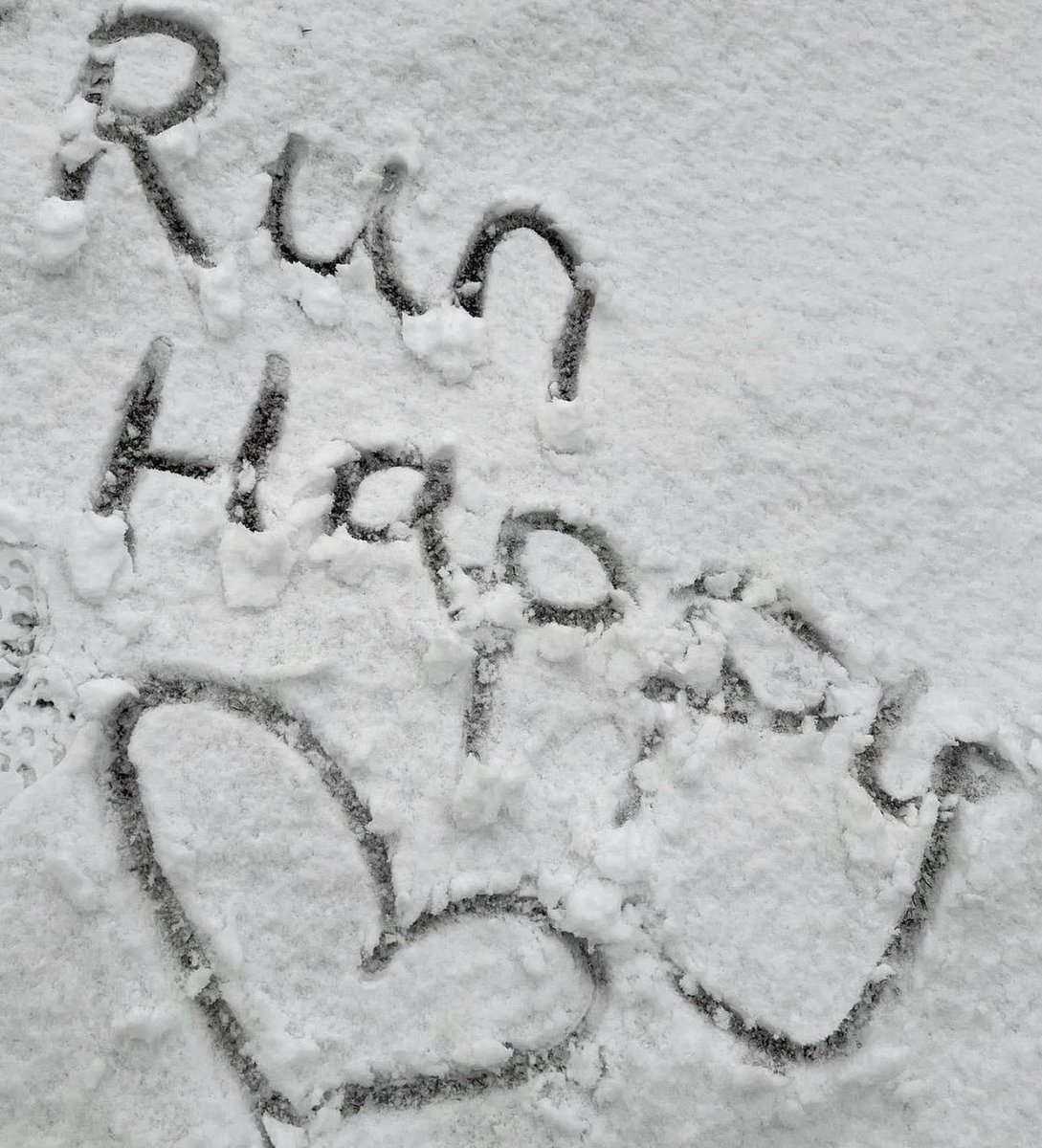 Even if it’s forecasted to be -4 tomorrow we will still be doing 5km @ 5am 
#BuiltDifferent #runhappy #brooksrunning #src