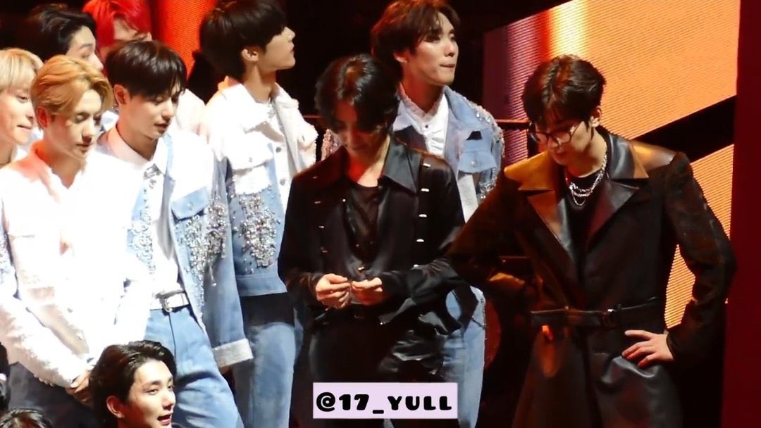 HYUNJAEMACIST's tweet photo. this is so absurd … wonwoo aNd hyunnae … near each other … unreal. https://t.co/EKqqoB7BUV
